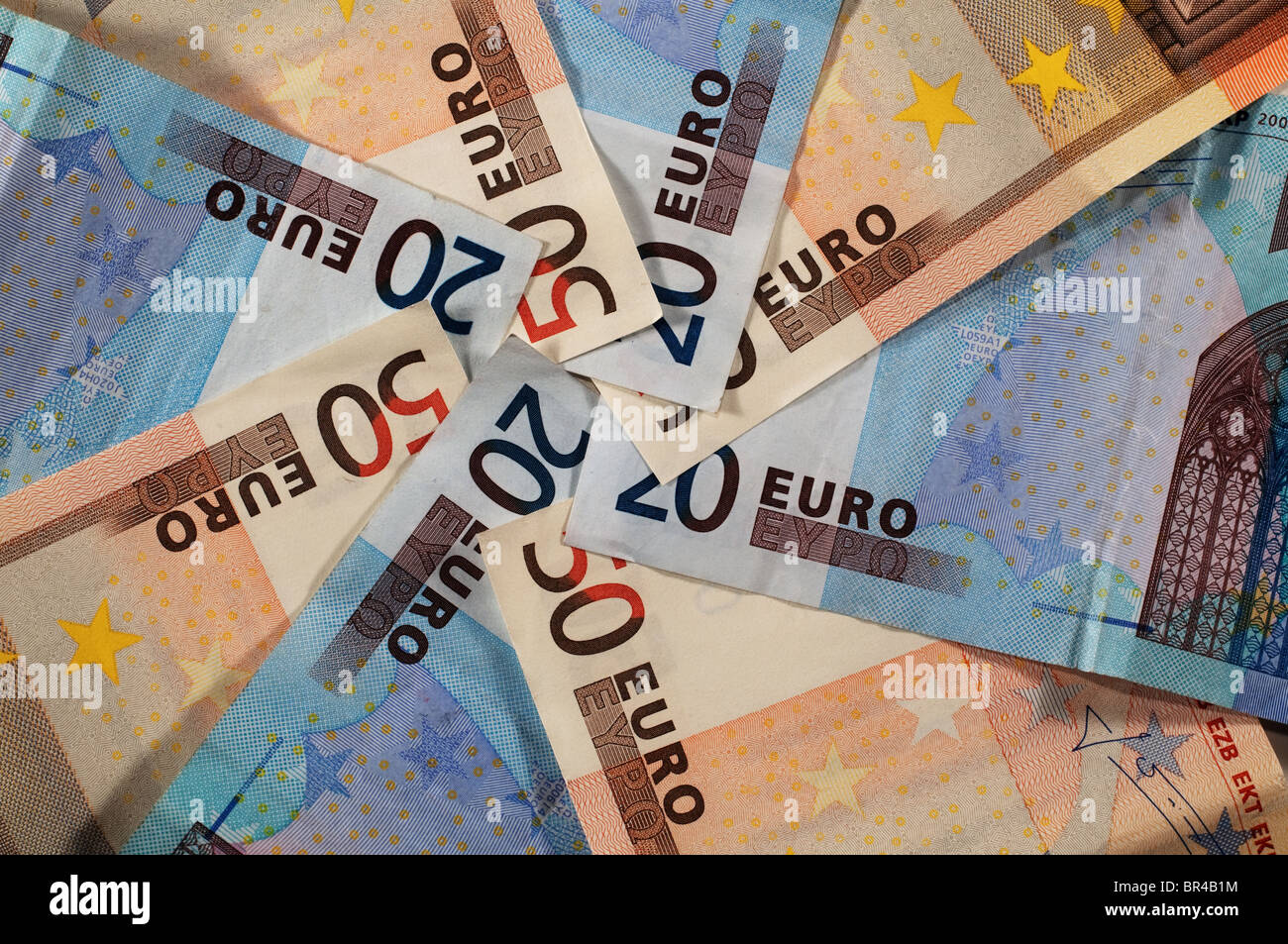 Los billetes en euros, 59 euros y 20 euros en capas Foto de stock