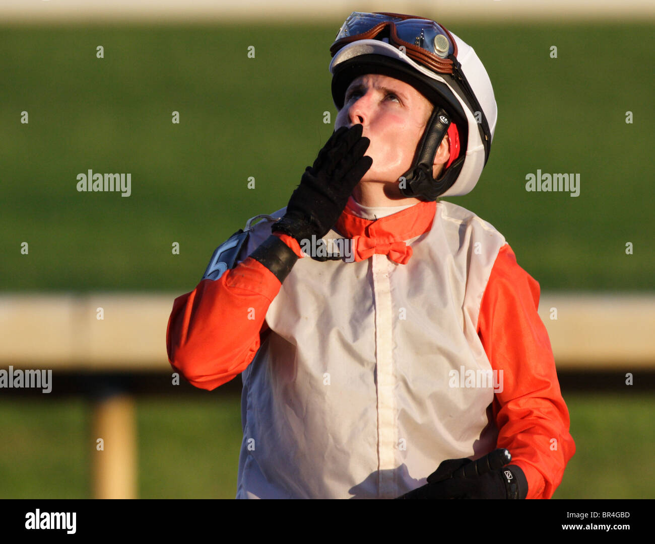 Jockey Rosemary Homeister Jr. se convierta en el principal wins jockey en Colonial Downs Race Track. Julio, 2010 Foto de stock