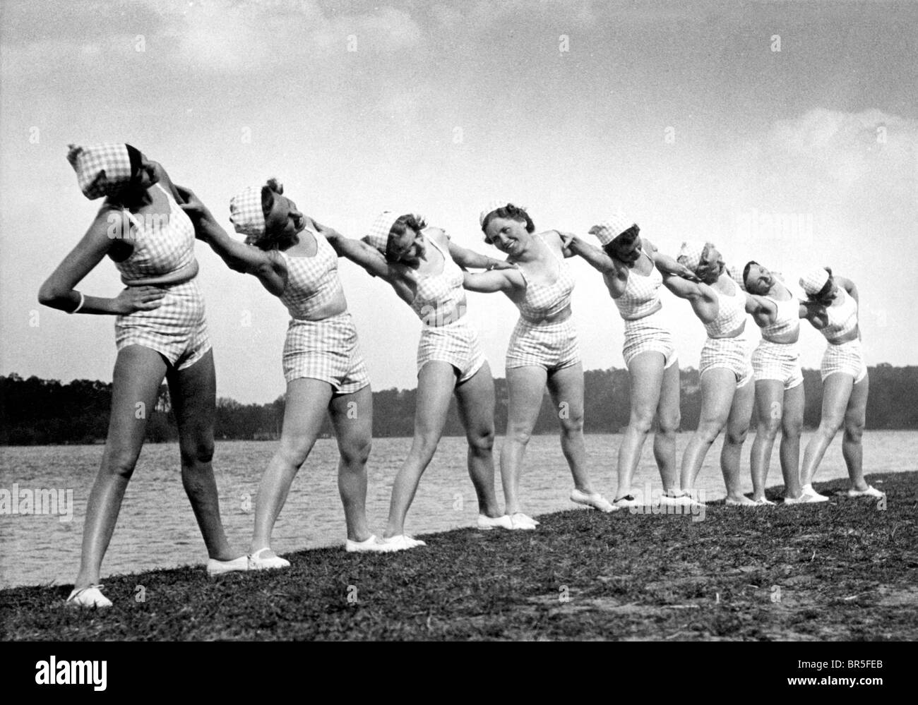 Fotografía Histórica, las mujeres haciendo gimnasia, alrededor de 1929 Foto de stock