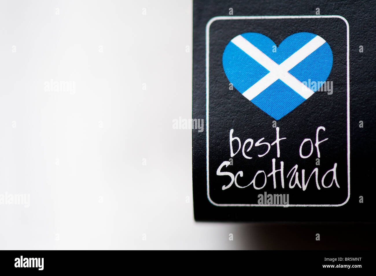"Lo mejor de Escocia' las etiquetas de los alimentos en forma de bandera escocesa en forma de corazón Foto de stock