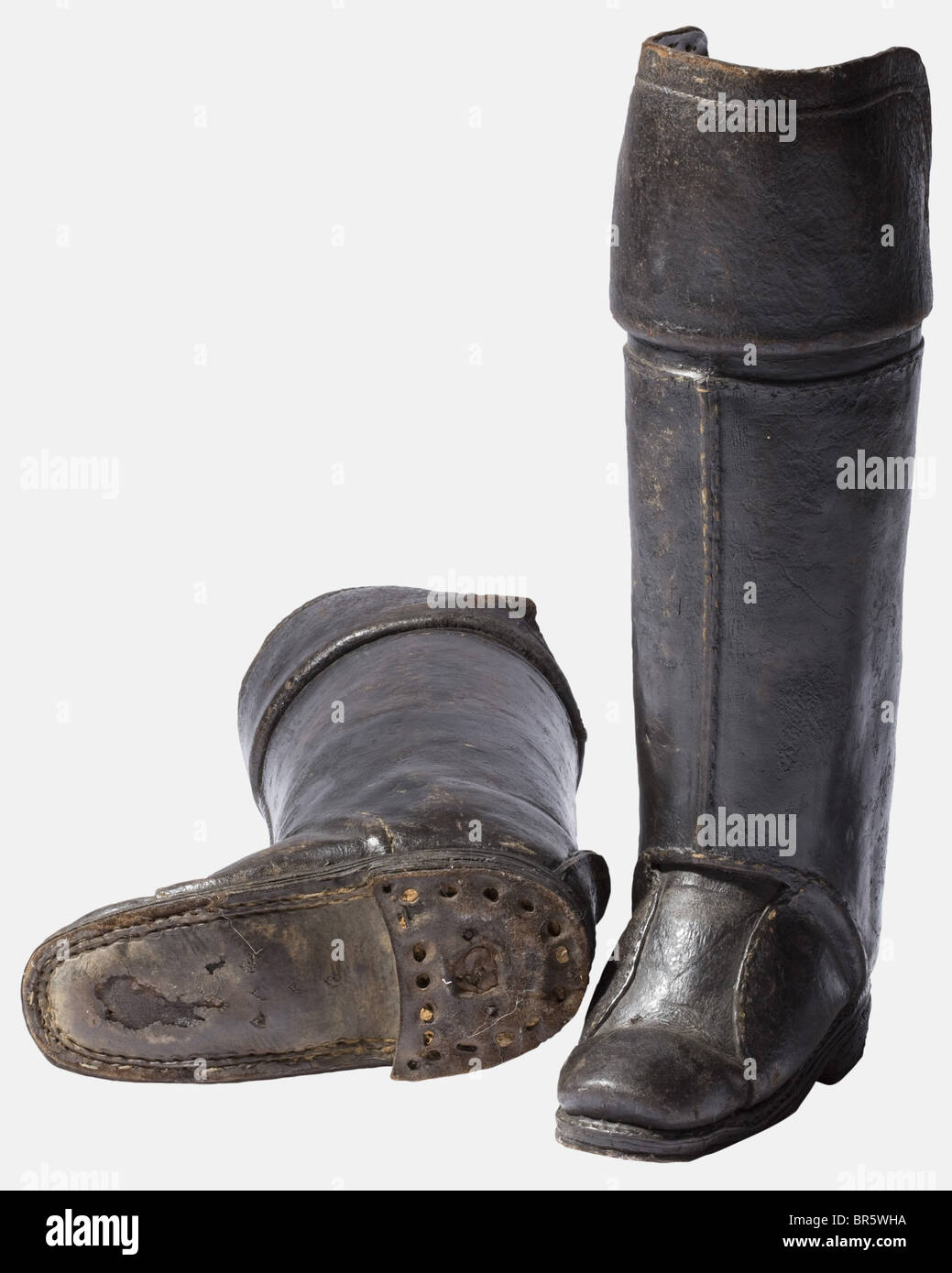 Un par de botas de cuirassier alemán, alrededor de 1750 UN par de botas  pesadas de cuirassier. Bootlegs gruesos y rígidos con parte superior de  cucharón descentrada. Suela y talón hechos de