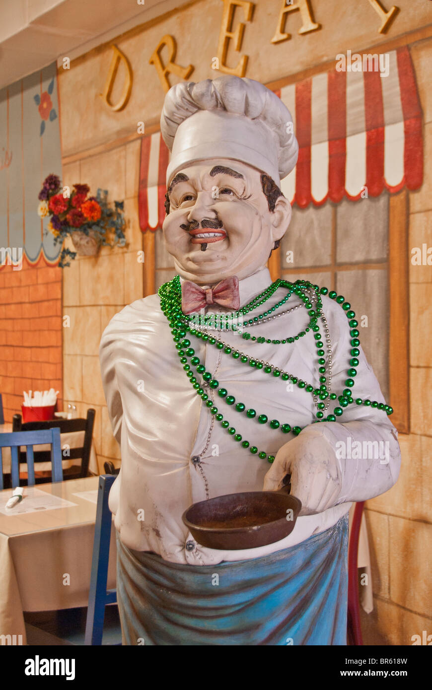 La figura de tamaño real de un chef en 'Downtowner's en Dauphin' Cafe en  Mobile, Alabama, EE.UU Fotografía de stock - Alamy