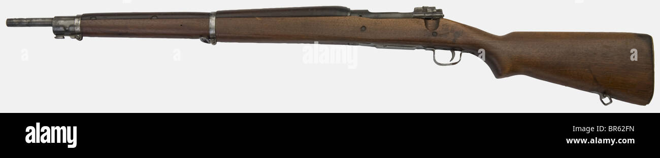 Un rifle de acción de perno americano Springfield 1903-A-3, fabricado por  Remington, calibre 30/06, número de serie 3426830. Falta la vista, la vista  delantera y el perno. Original bluing, con su cabestrillo,