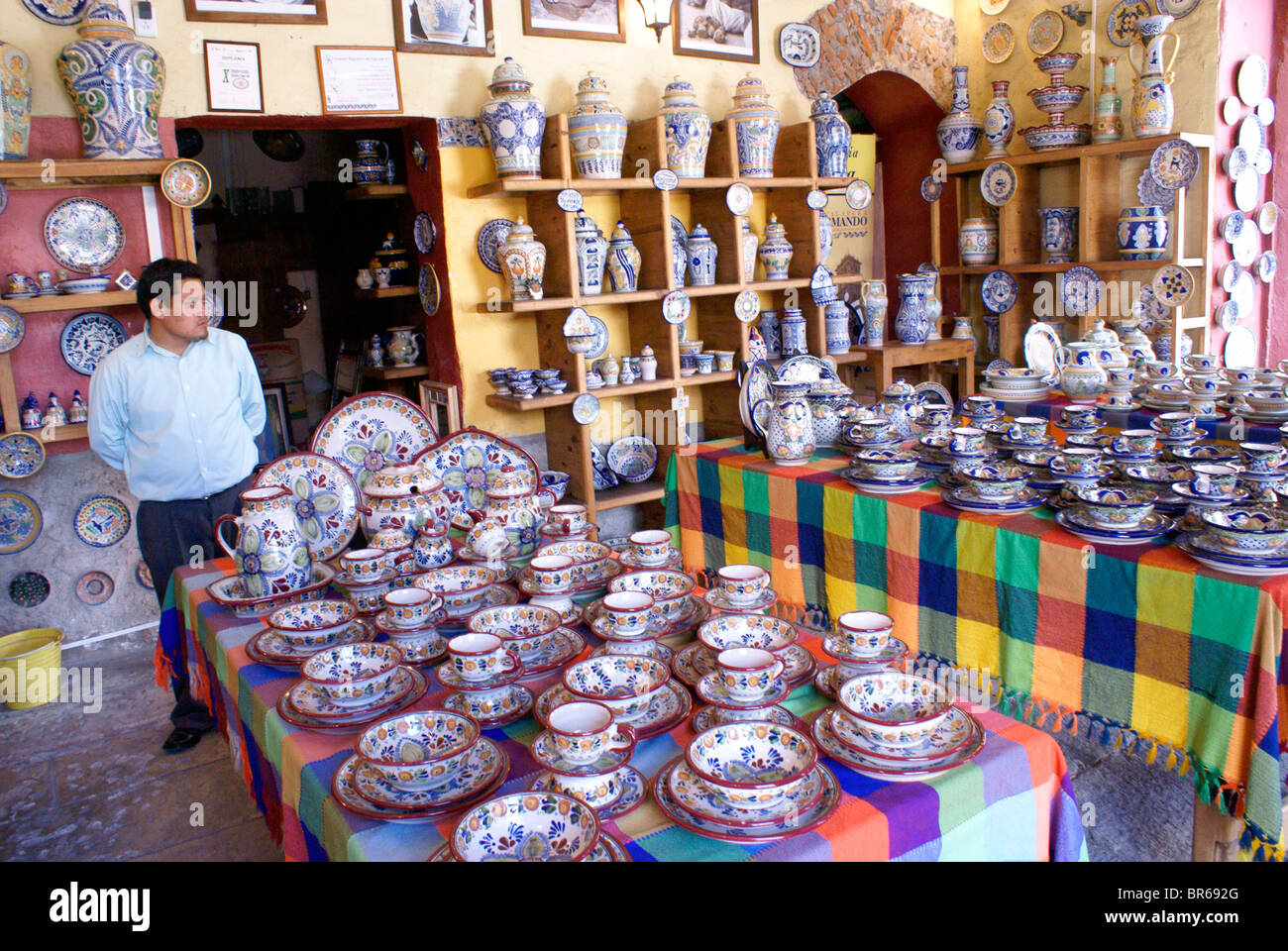 Talavera pottery fotografías e imágenes de alta resolución - Alamy