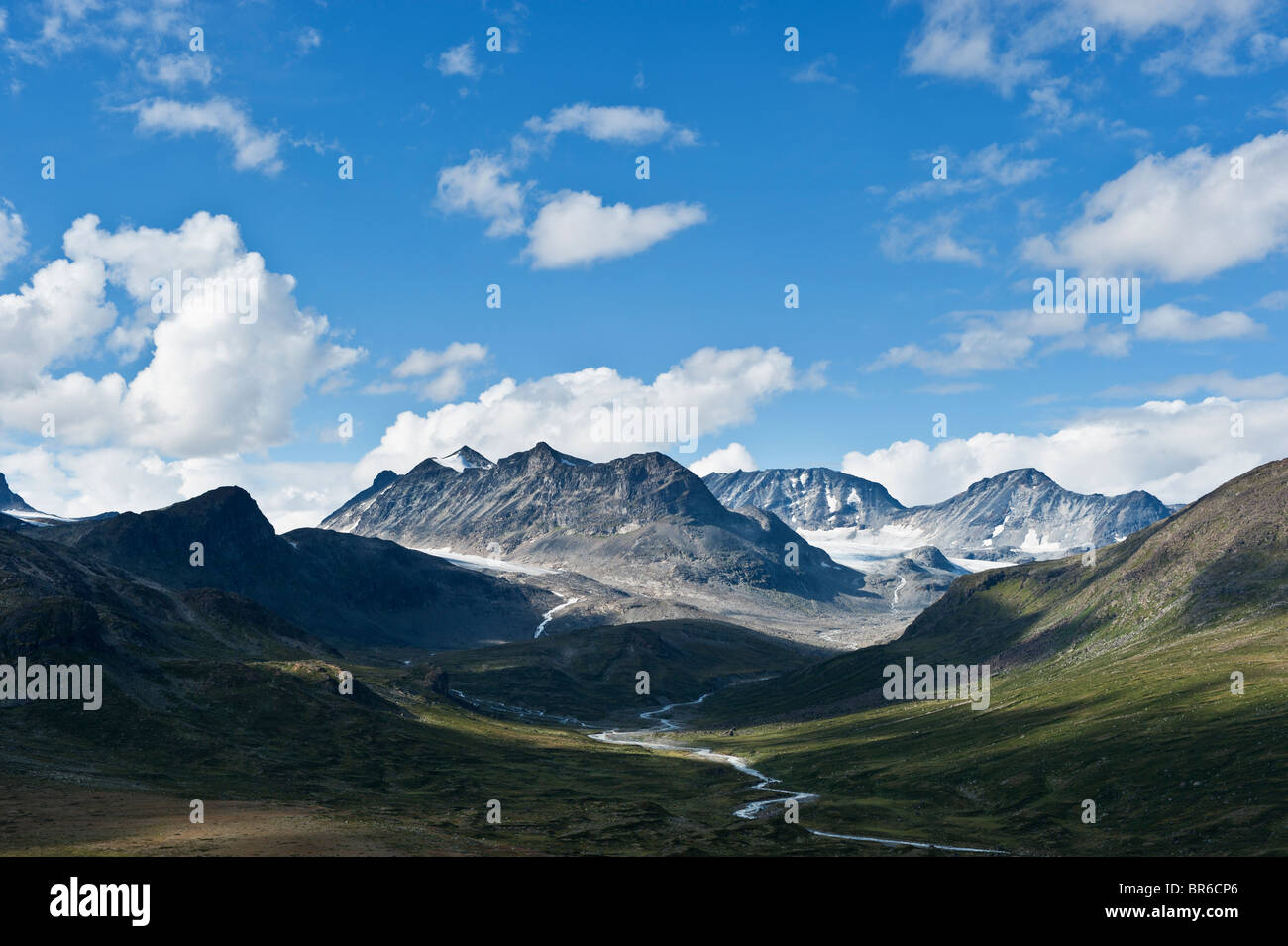 Memurudalen y las montañas del Parque Nacional de Jotunheimen, Noruega Foto de stock