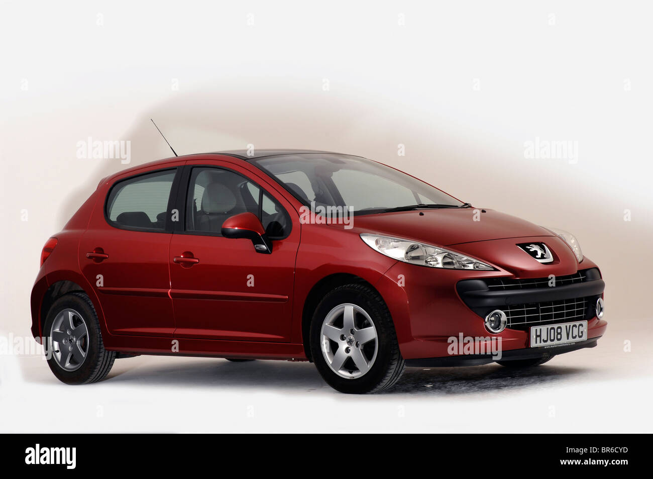 Peugeot 207 hatchback fotografías e imágenes de alta resolución - Alamy