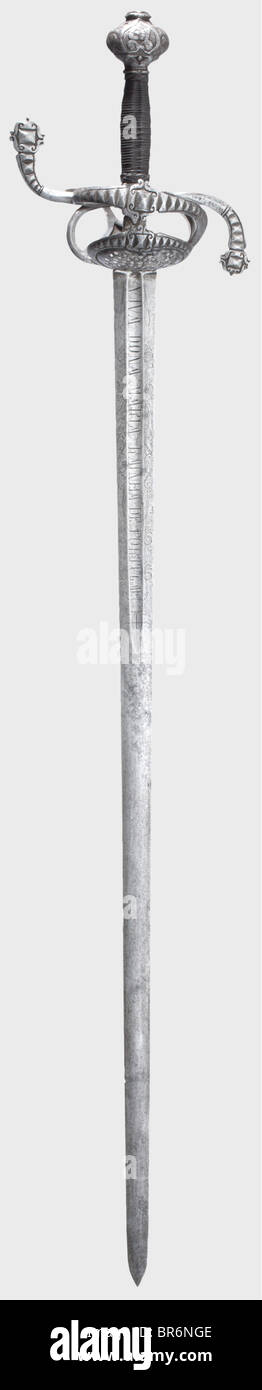 Una espada portuguesa con filo cortado, alrededor de 1600, hoja alrededor  de 1800. Hoja ancha de doble filo de sección lenticular, que se completa en  ambos lados para el tercio superior de