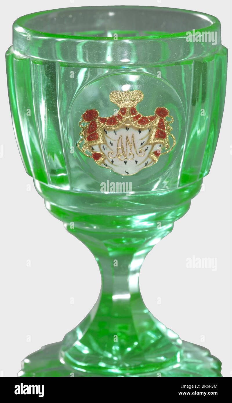 Grand Duke Alexander Michailovich Romanov (1866 - 1933) - una copa de vino  de postre verde, de su servicio de mesa personal. Imperial Russian Glass  Manufactory San Petersburgo, Alrededor De 1885. Cristal