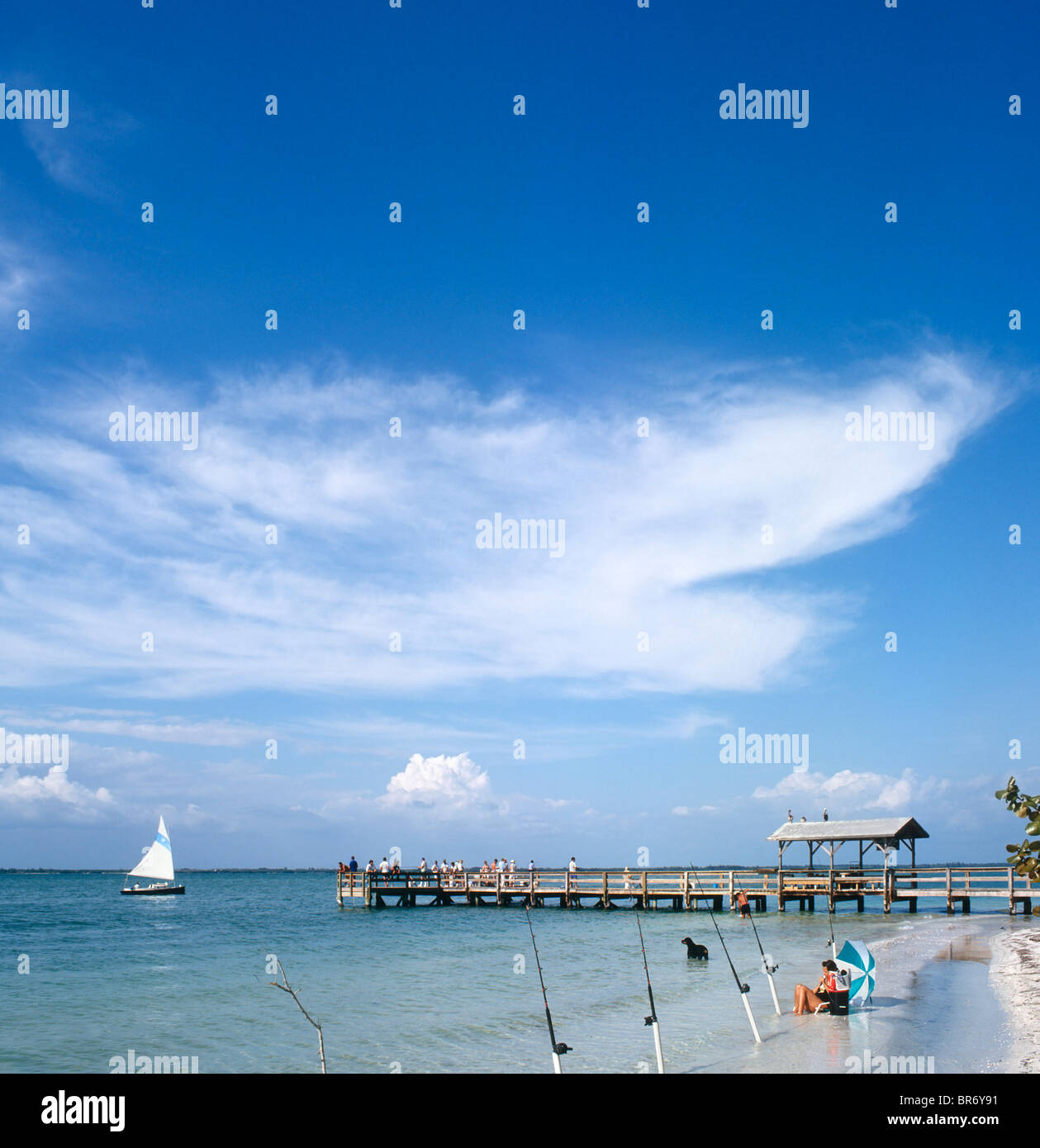Pier, Lighthouse Beach, Sanibel Island, Gulf Coast, Florida, EE.UU. Foto de stock