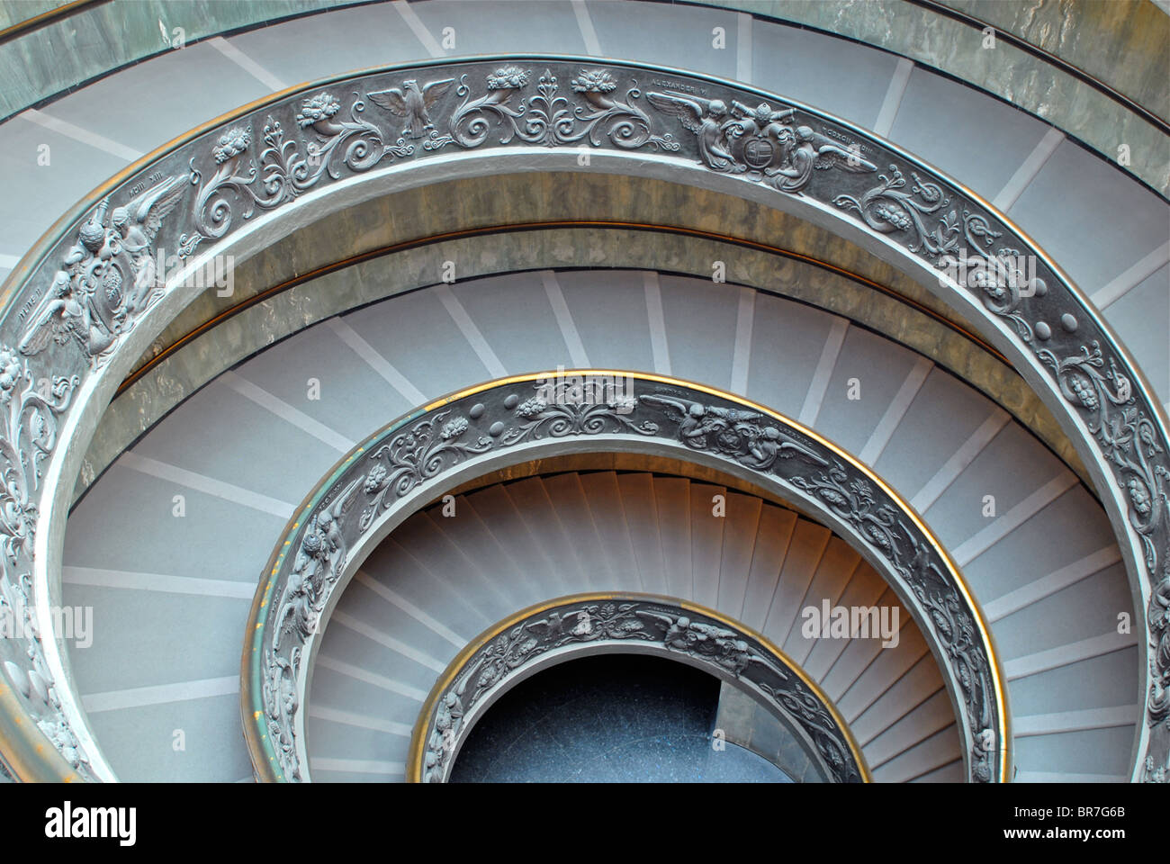 Escalera de caracol en el Museo Vaticano Foto de stock
