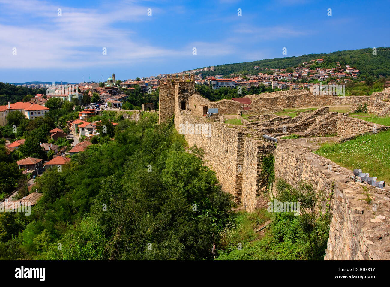 Veliko Tarnovo visto desde la Fortaleza de Tsarevets, Bulgaria Foto de stock