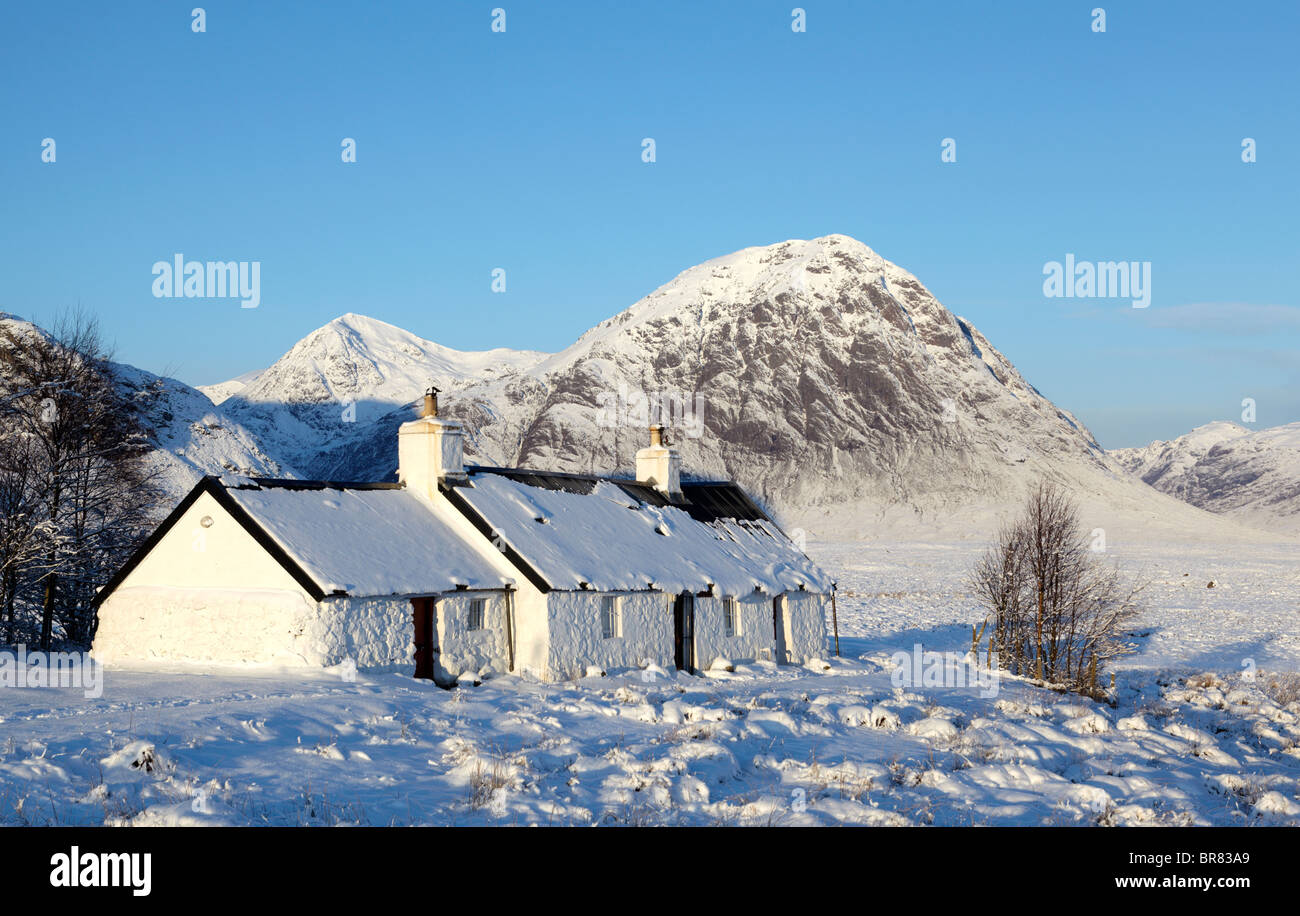 Invierno en Black Rock Cottage y Glencoe, Escocia Foto de stock