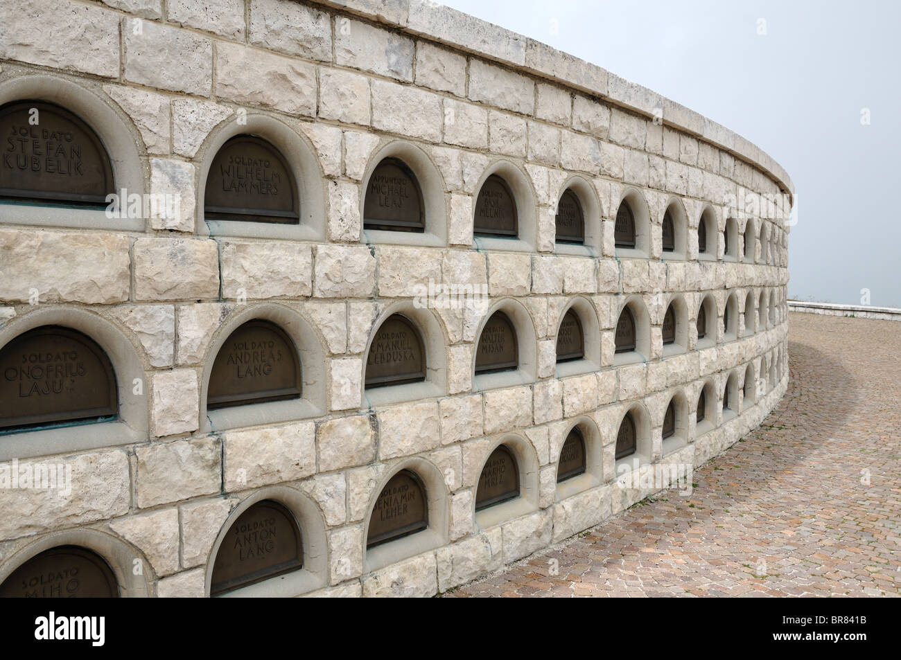 Ossarium, Monte Grappa, Memorial de la Primera Guerra Mundial, Italia Foto de stock