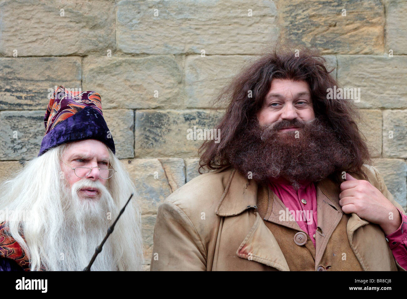 Hagrid y Dumbledore realizando en Alnwick Castle Foto de stock