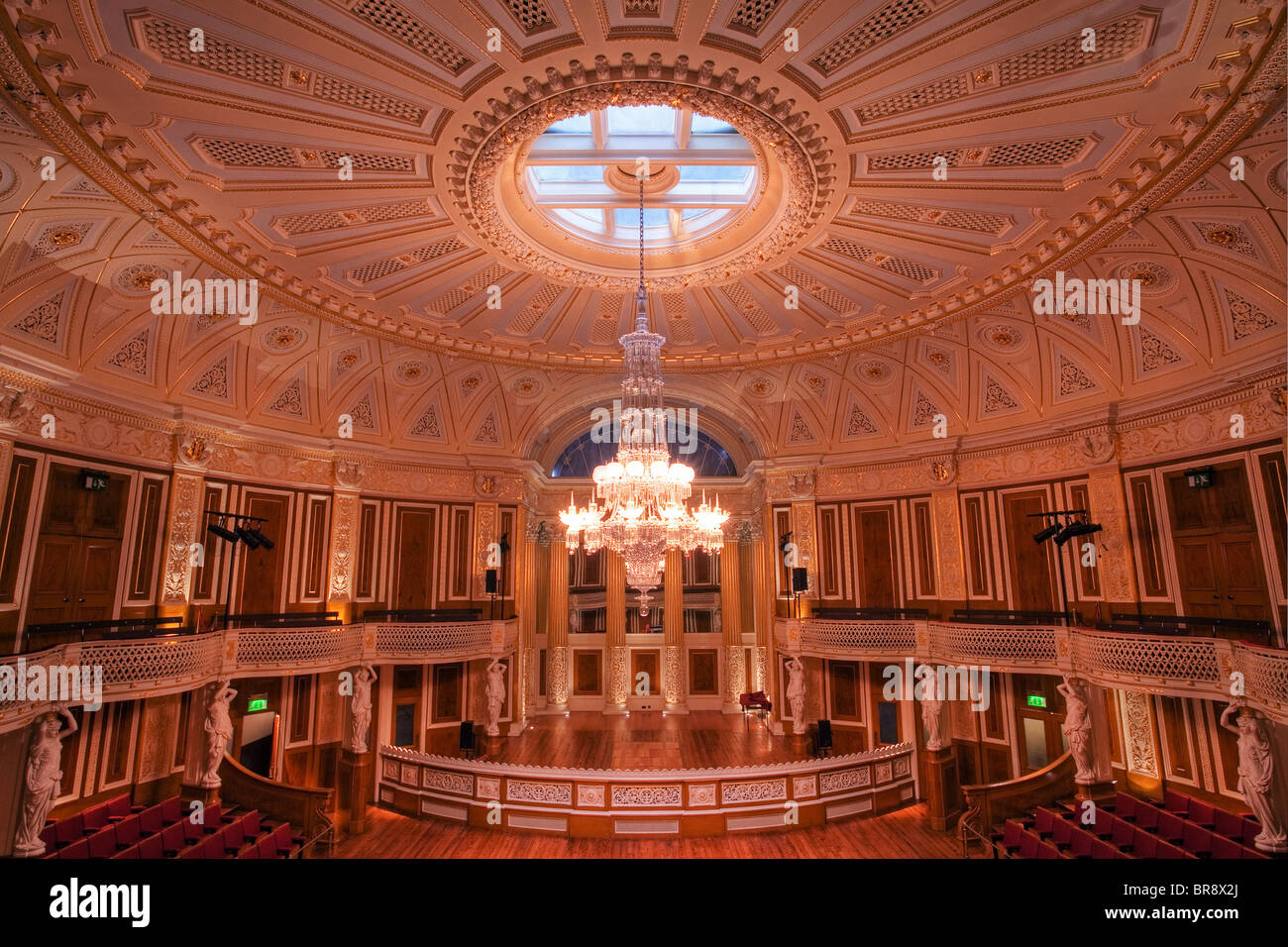 Una fotografía de interiores de St George's Hall en Liverpool Foto de stock