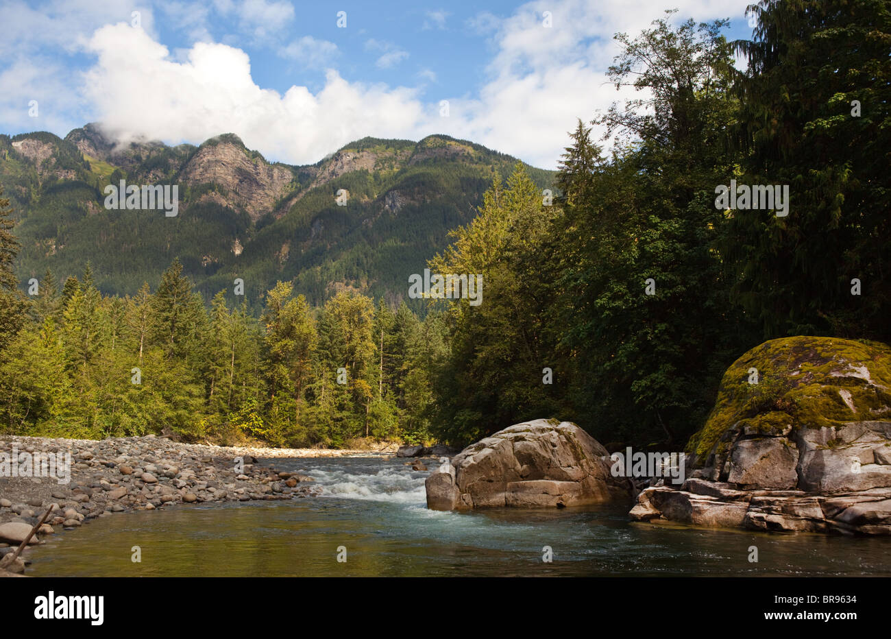 Foto tomada en el paisaje Othello túneles Park en esperanza, BC, Canadá Foto de stock