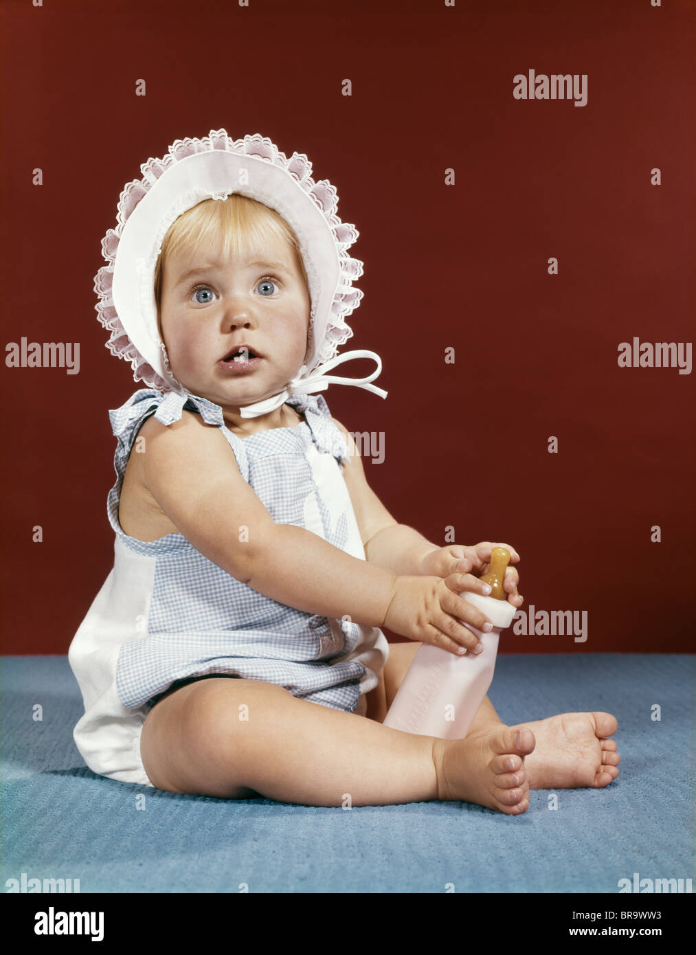 Baby Bonnet Fotos E Imagenes De Stock Alamy Baby Bonnet Fotos E Imagenes De Stock Alamy