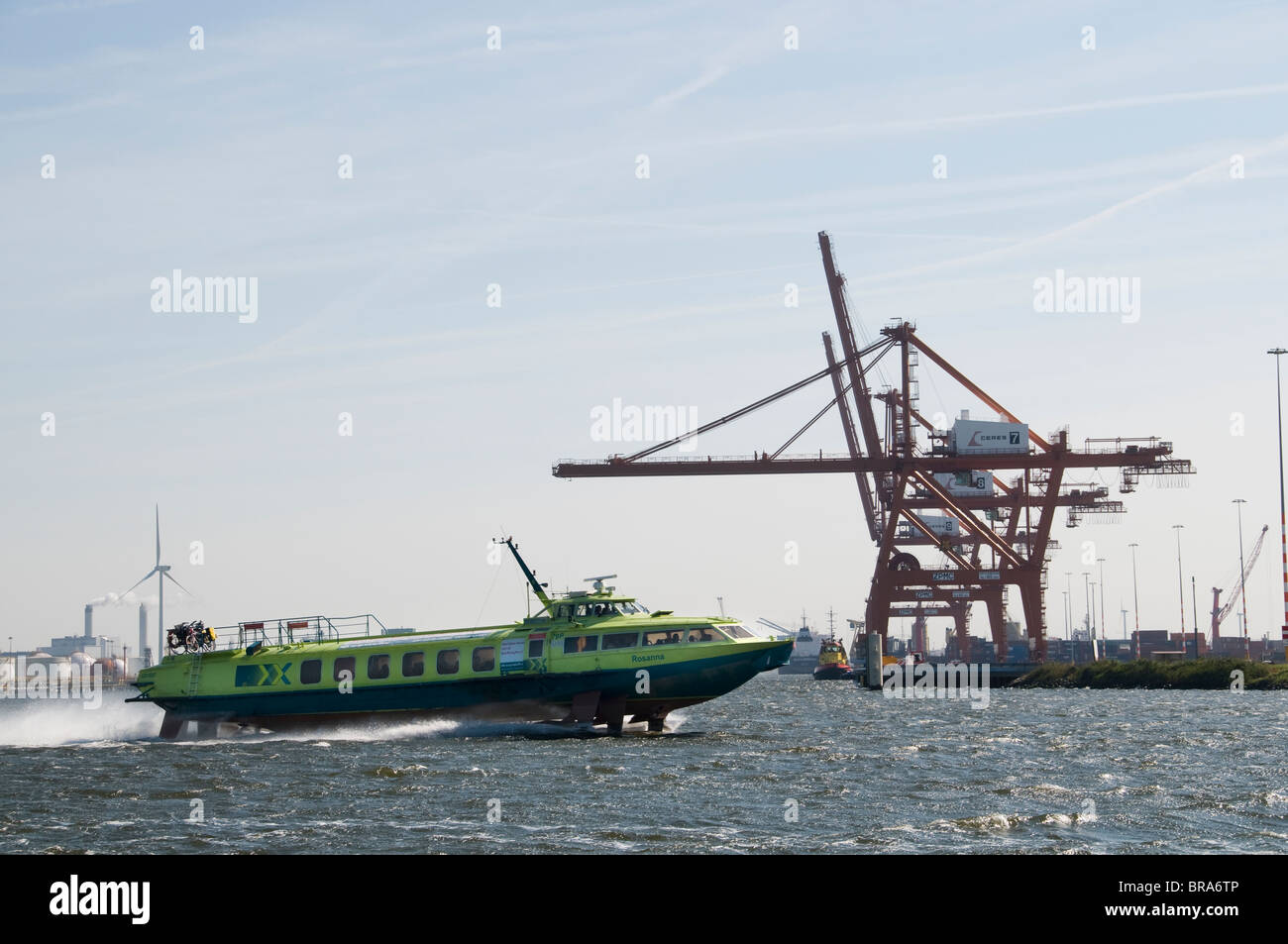 Países Bajos Amsterdam el hidroala rápido rápido volando Ferries Noordzeekanaal Foto de stock