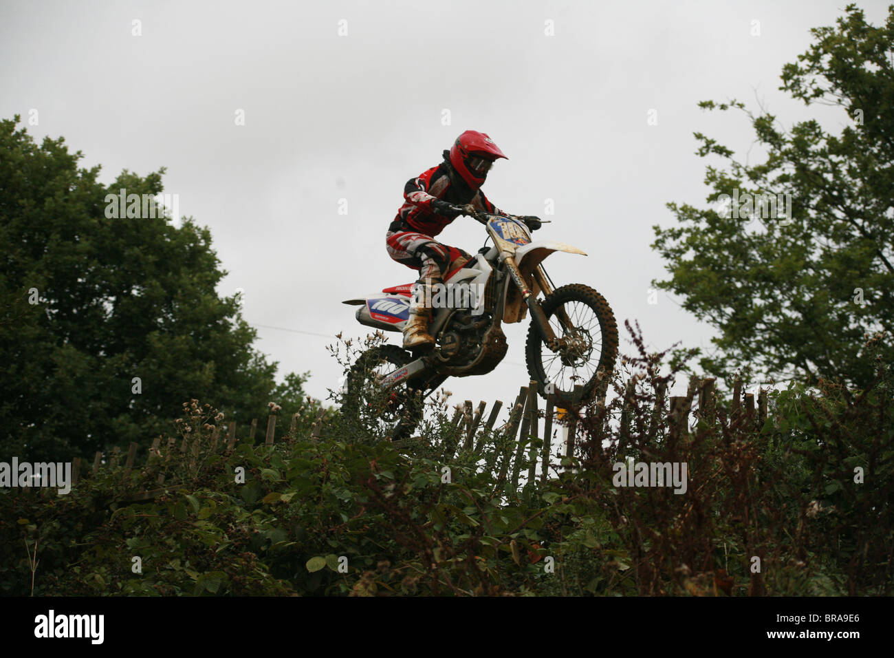 Las carreras de motocross; lodo;; raza; motocicleta; suciedad Fotografía de  stock - Alamy