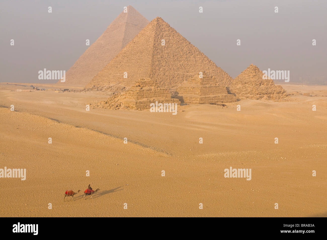 Las pirámides de Giza, Sitio del Patrimonio Mundial de la UNESCO, cerca de El Cairo, Egipto, el Norte de África, África Foto de stock