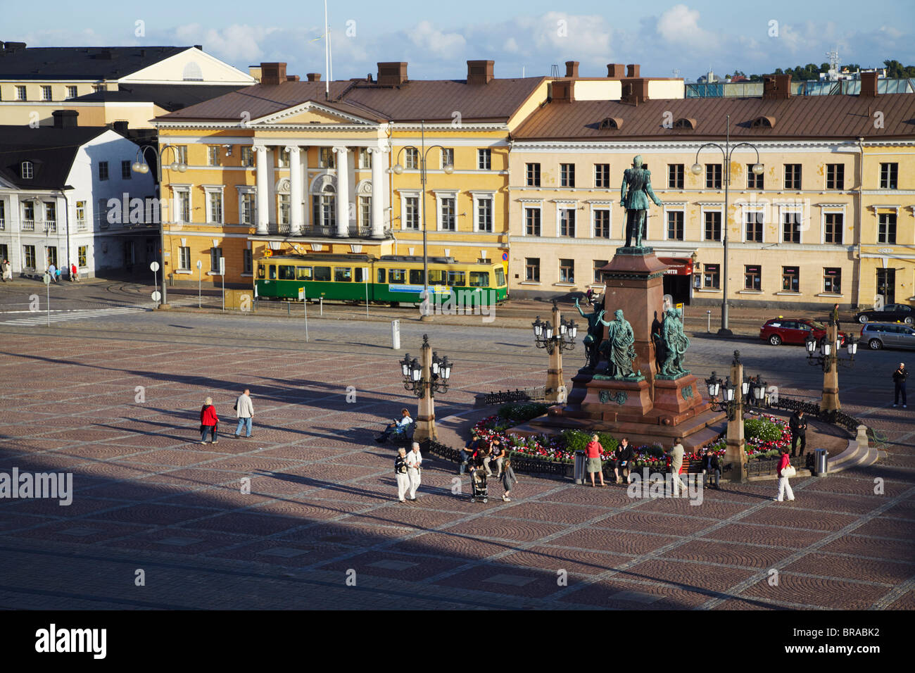 La gente en la Plaza del Senado, Helsinki, Finlandia, Escandinavia, Europa Foto de stock