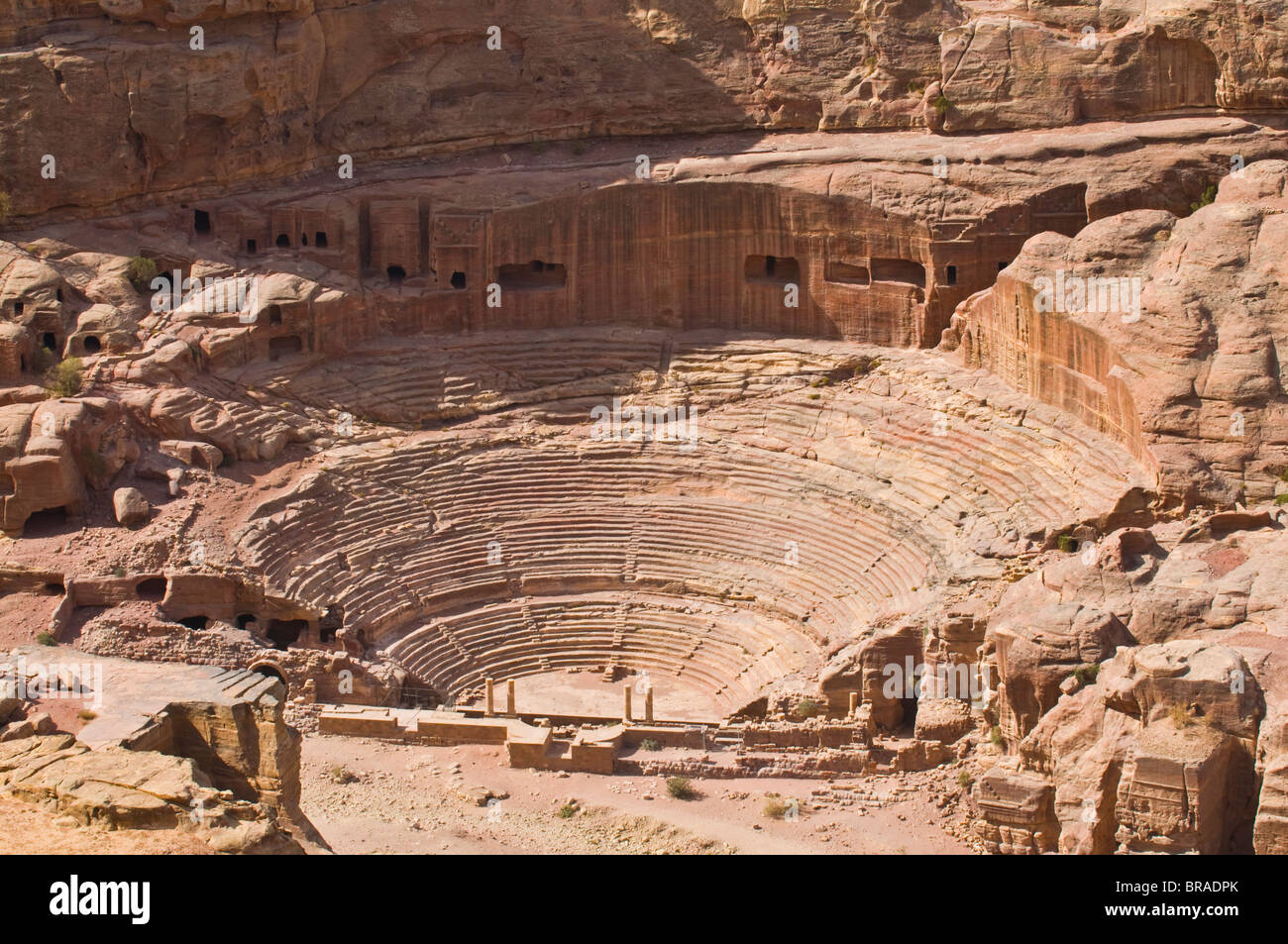 El anfiteatro, Petra, Sitio del Patrimonio Mundial de la UNESCO, Jordania, Oriente Medio Foto de stock