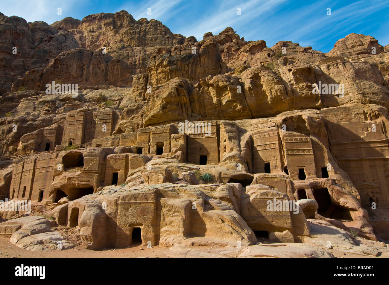 Las antiguas tumbas de la ciudad nabateo, Petra, Sitio del Patrimonio Mundial de la UNESCO, Jordania, Oriente Medio Foto de stock