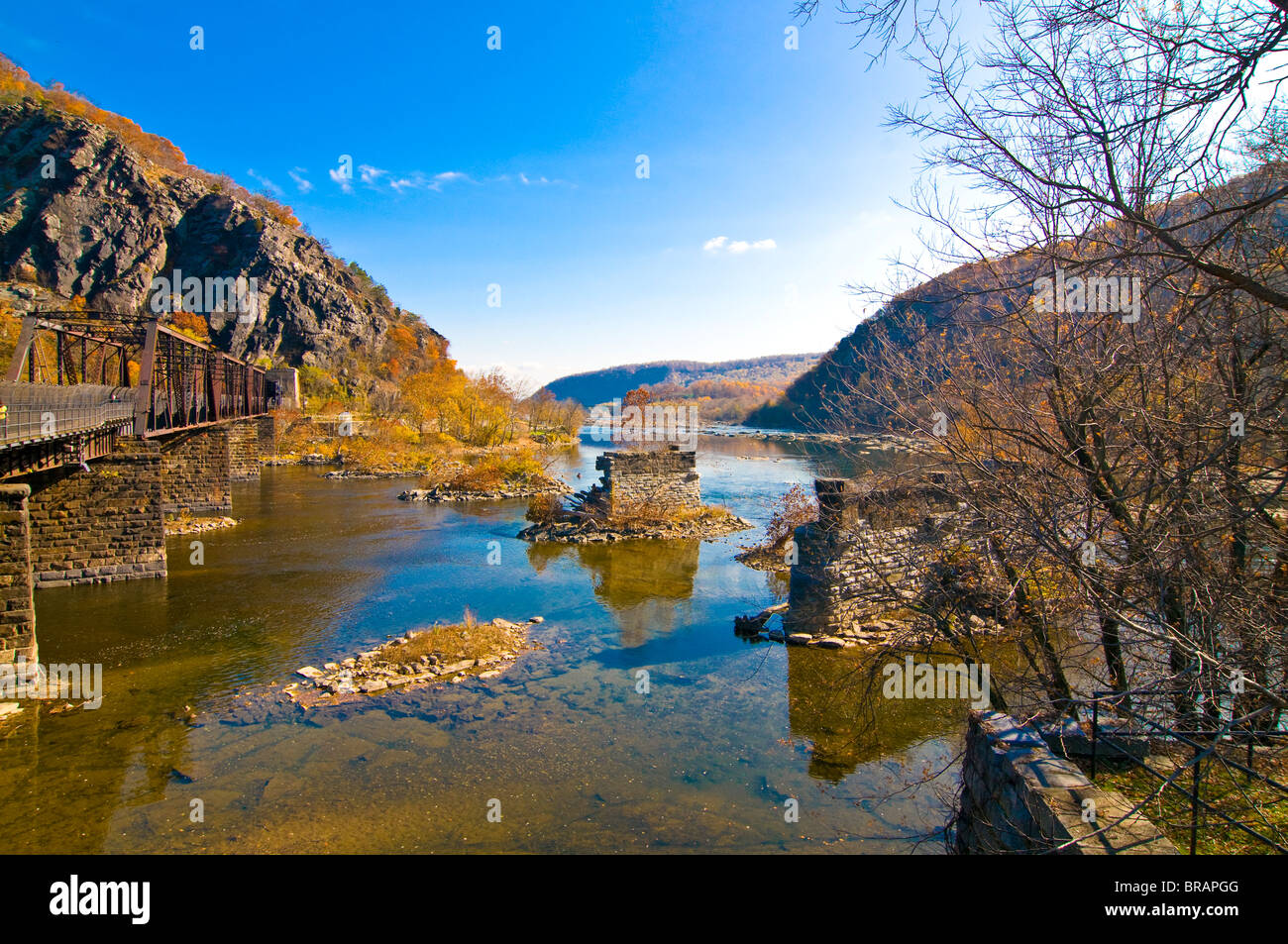La confluencia de los ríos Potomac y Shenandoah de Harpers Ferry, Virginia Occidental, Estados Unidos de América, América del Norte Foto de stock