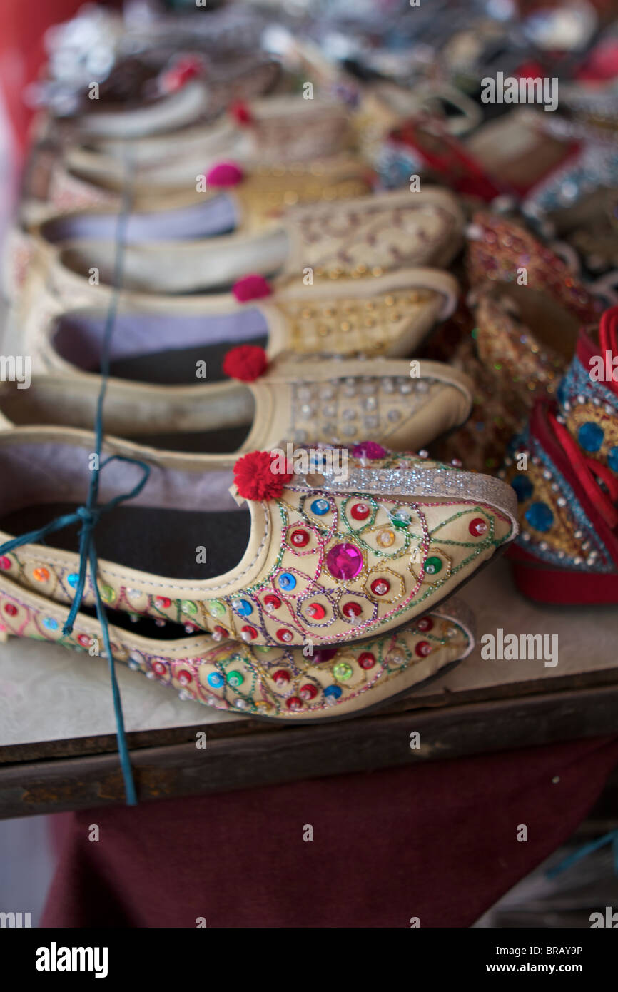 considerado habla Morbosidad Zapatos rajasthan fotografías e imágenes de alta resolución - Alamy