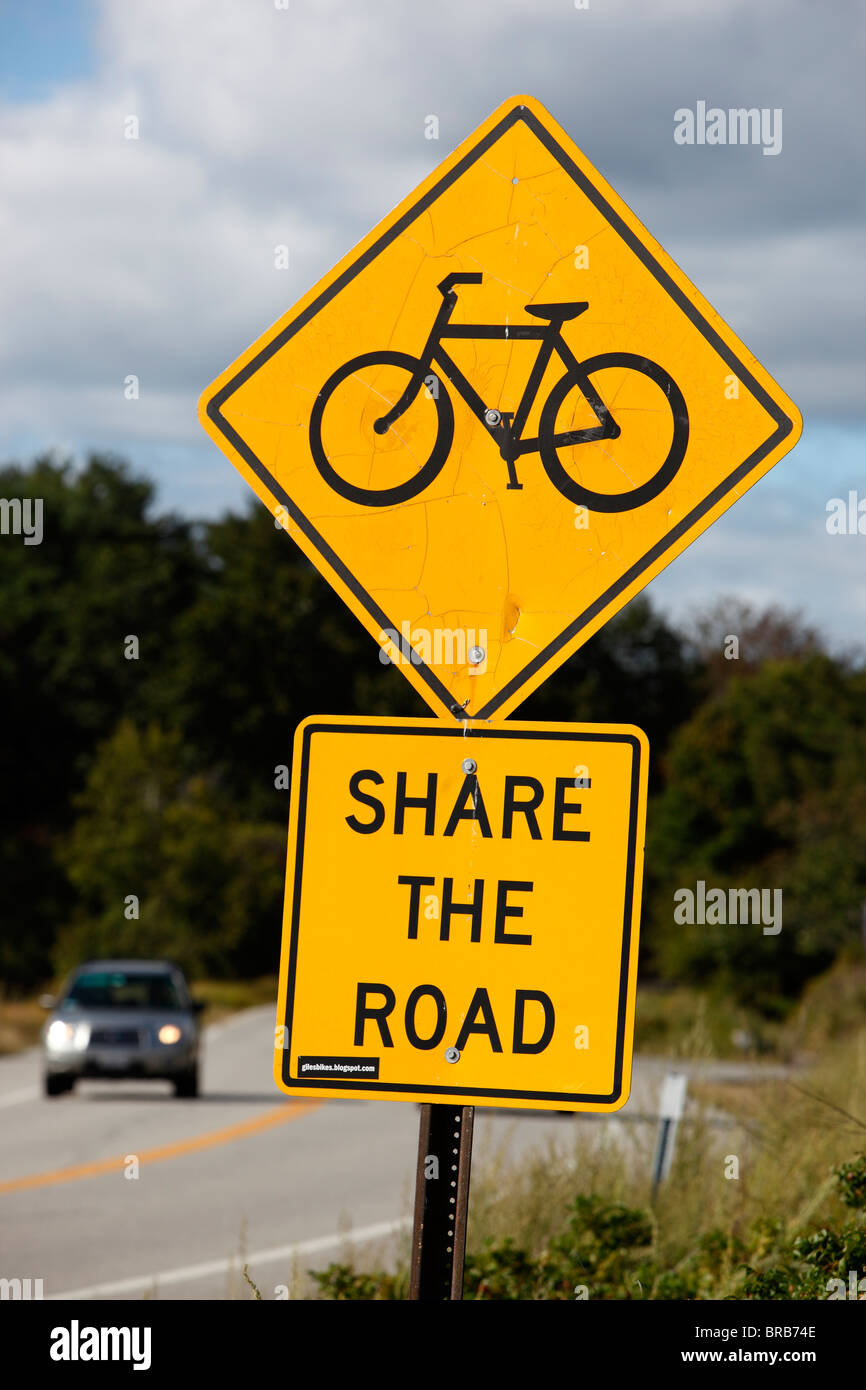 Compartir la señal de carretera bicicletas de carretera Foto de stock