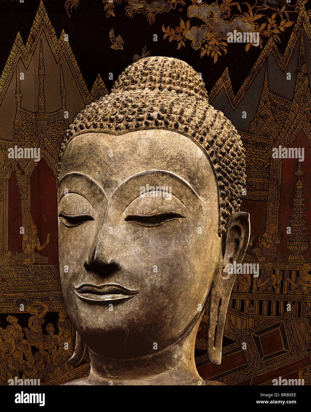 Cabeza de una imagen de Buda de bronce estilo de Ayutthaya, desde el siglo XV, Tailandia Foto de stock