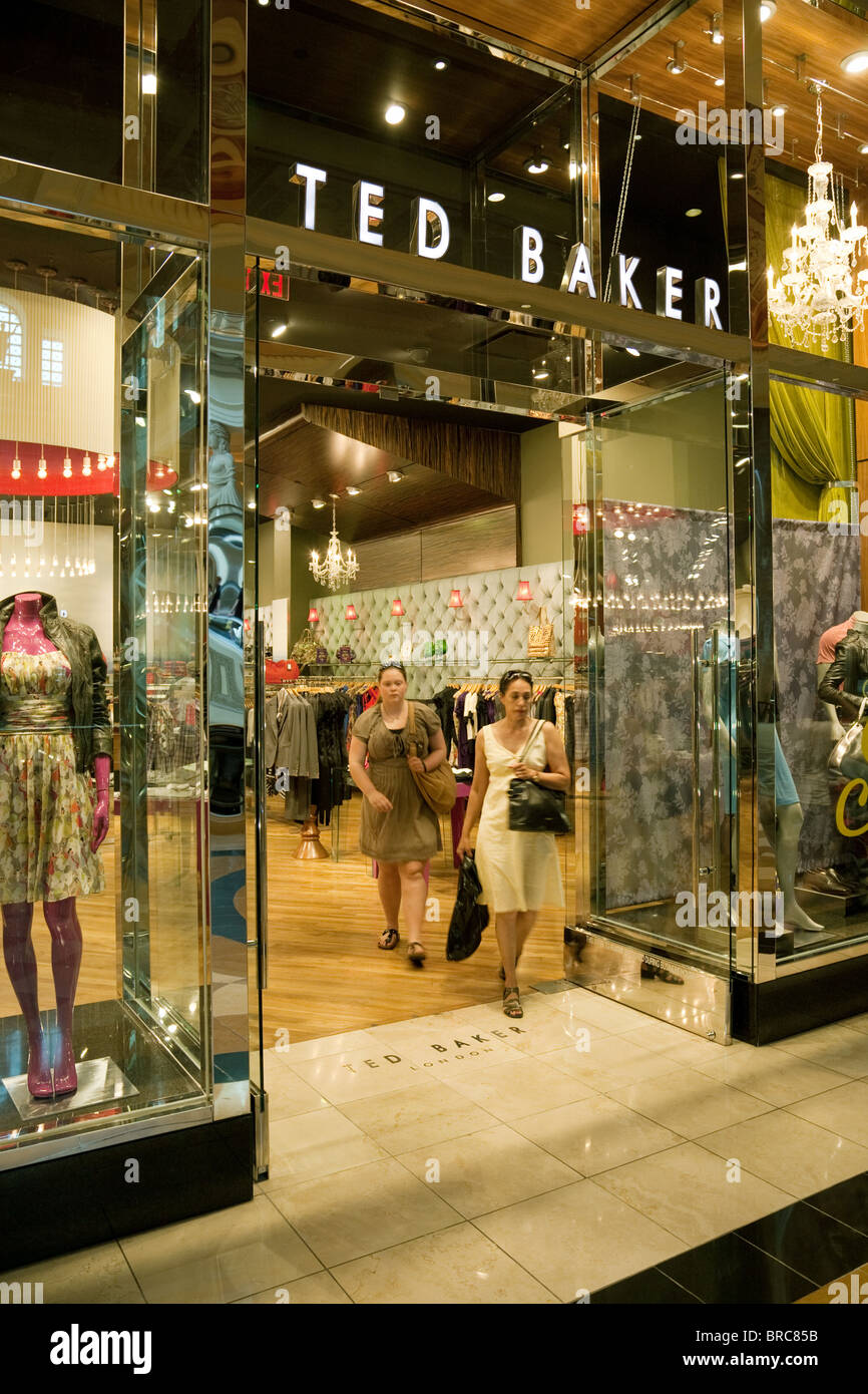 La gente de compras en la tienda de Ted Baker, los Forum Shops del Caesars  Palace, Hotel Las Vegas, EE.UU Fotografía de stock - Alamy