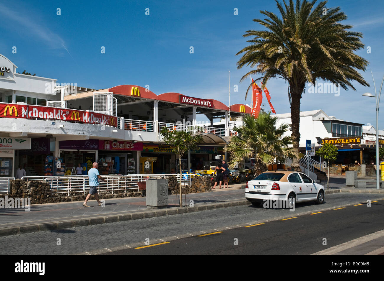 Dh PUERTO DEL CARMEN, Lanzarote Holiday Resort MacDonalds hamburguesería  Fotografía de stock - Alamy