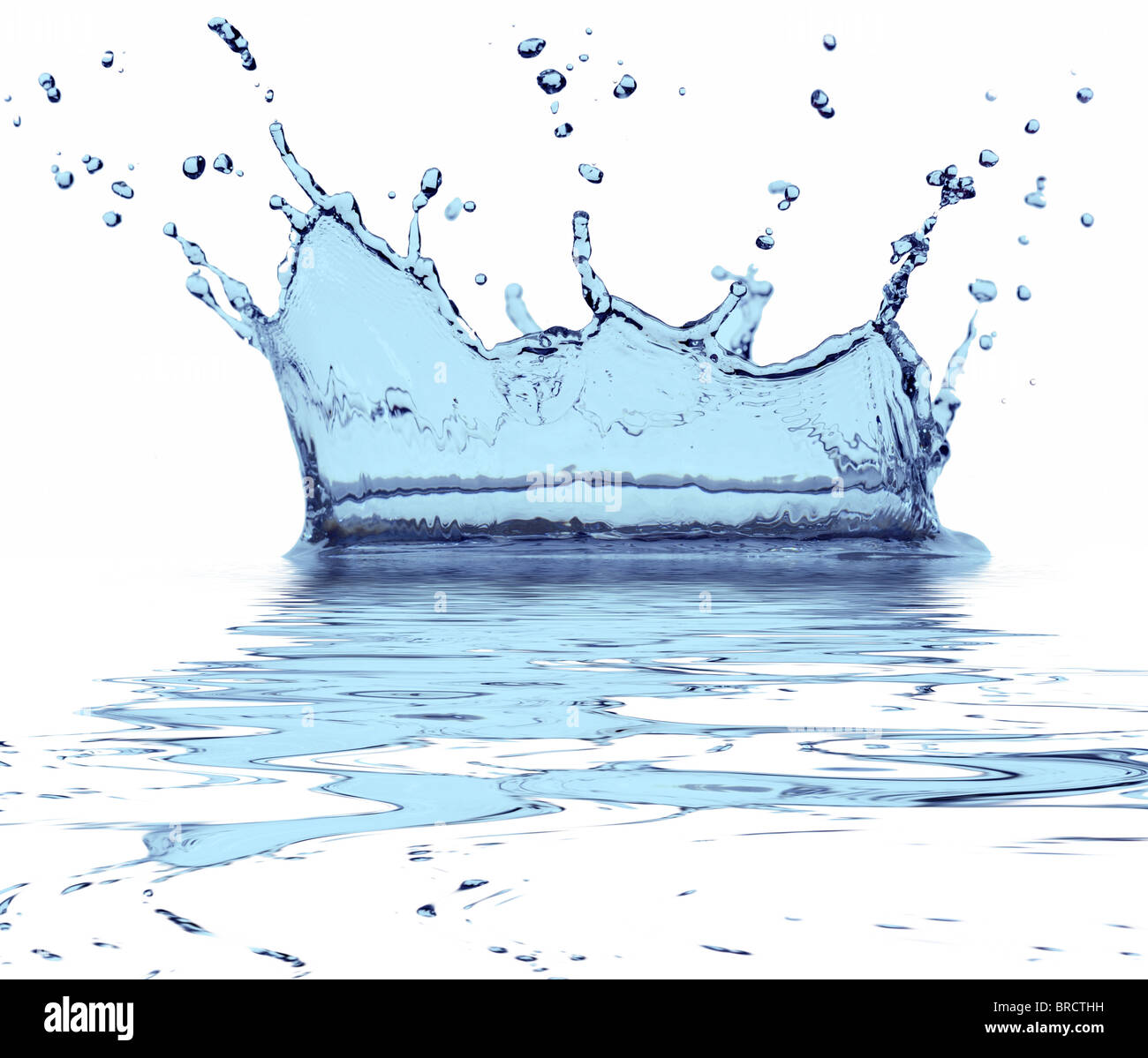 Extreme close-up de water splash con reflexión Foto de stock
