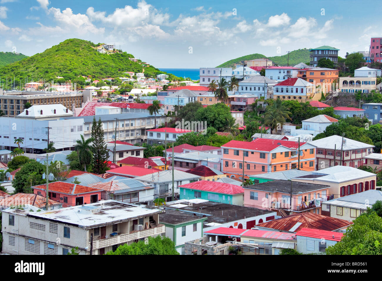 Coloridas casas en Charllote Amalle. Santo Tomás. Islas Vírgenes de los Estados Unidos. Foto de stock