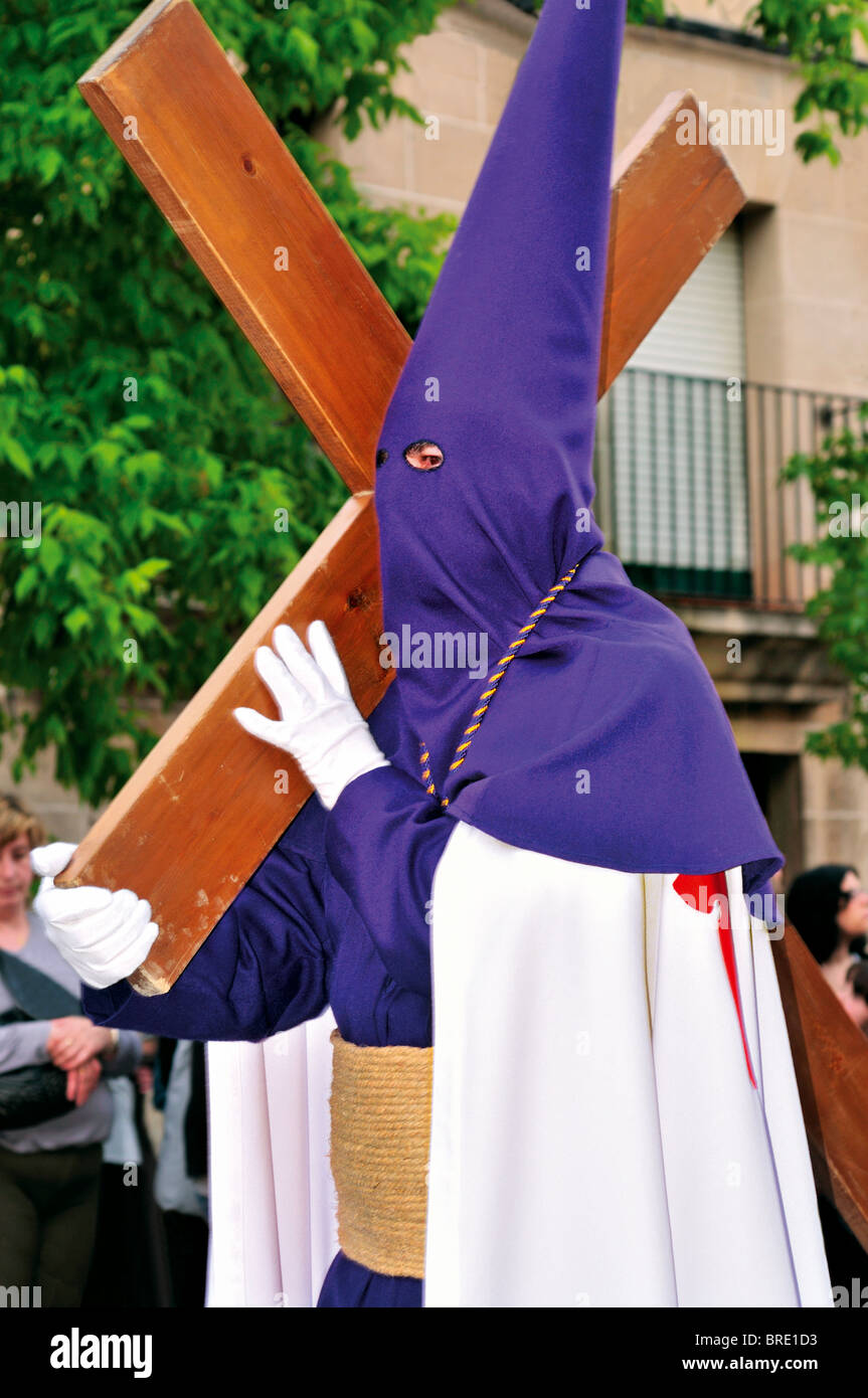 España, Extremadura: Procesión de Semana Santa en el centro medieval de Cáceres Foto de stock