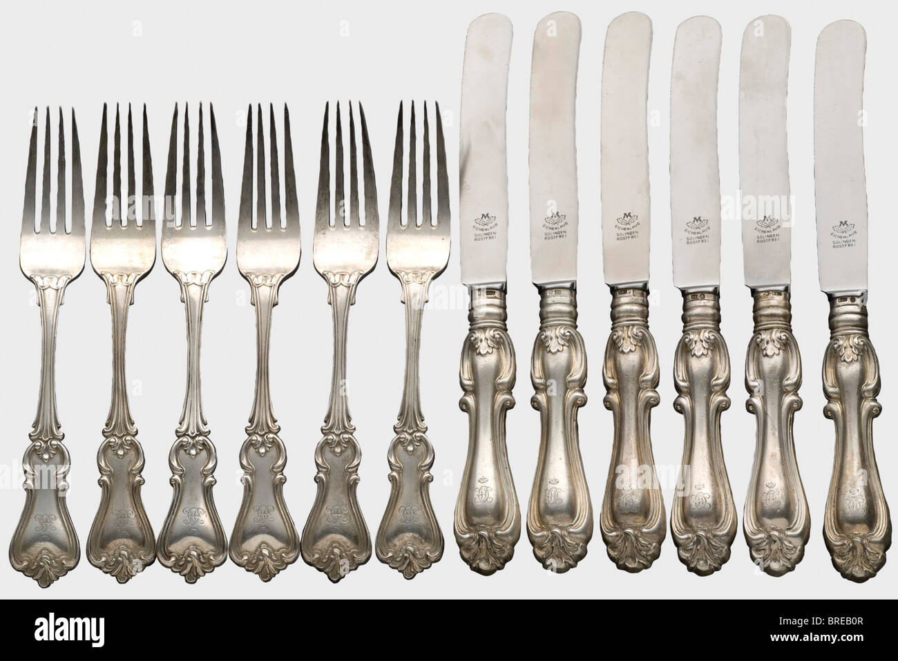 Seis cuchillos y tenedores de la mesa de plata, fechado en 1840, el joyero  de la corte de Zar, Nichols & Plinke, San Petersburgo Descripción del  diseño, marcas, y grabados es el