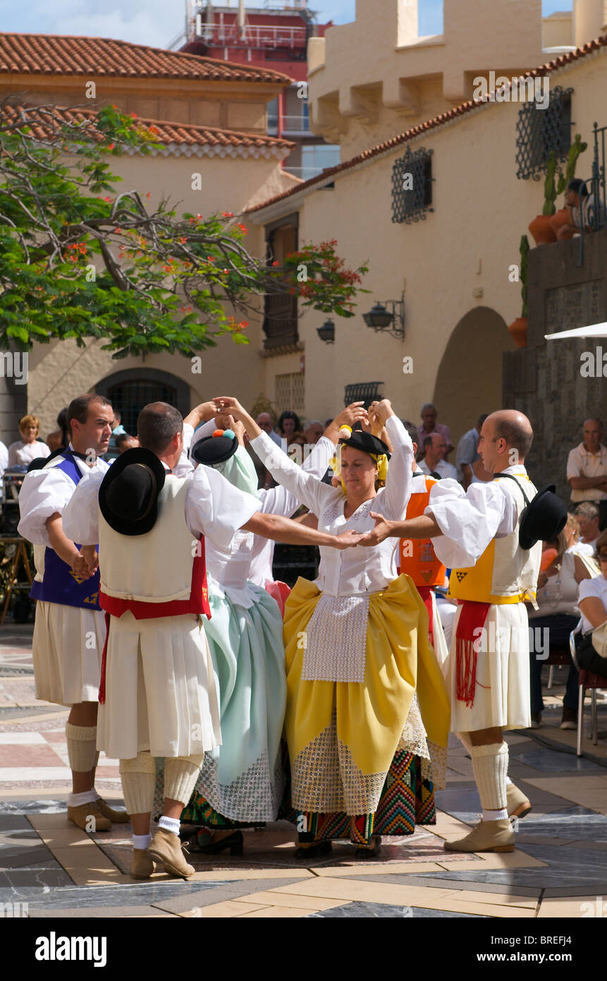 Folklore dances fotografías e imágenes de alta resolución - Página 9 - Alamy