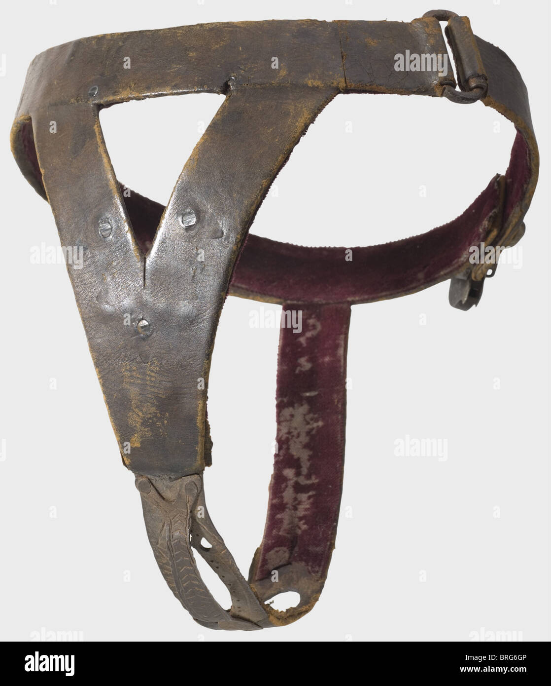 Un cinturón de castidad alemán, 17mo/18o siglo cinturón de forma ergonómica  forjada de hierro correas.para entrar, hay una abertura plegable en la  cadera izquierda con un candado adjunto.la parte central tiene un