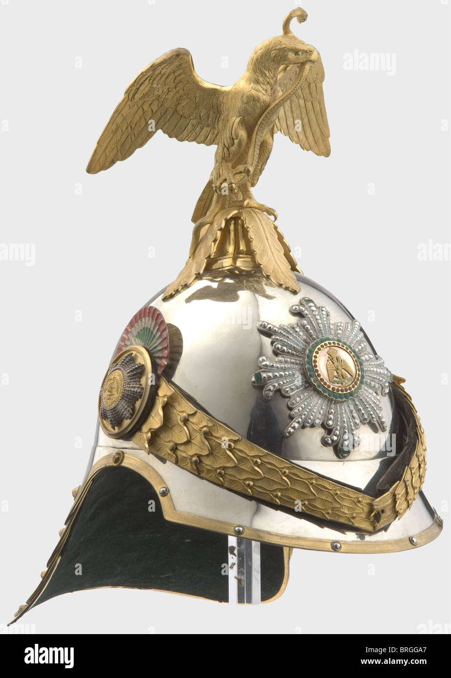 Un casco para el palacio mexicano, bajo el emperador Maxmilian I de México  1864 - 67 cráneo de níquel-plata, monturas de latón con restos de oro, oro  y cabezas de remache chapadas