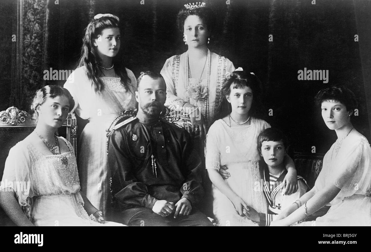 Foto retrato c1914 del Zar Nicolás II de Rusia y su familia, asesinados en julio de 1918 tras la Revolución Rusa. Foto de stock