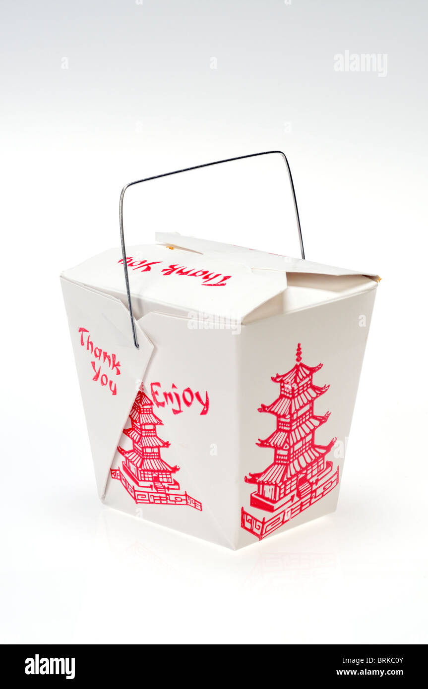 Llevar comida china contenedor cerrado con escritura roja sobre fondo blanco aisladas. Foto de stock