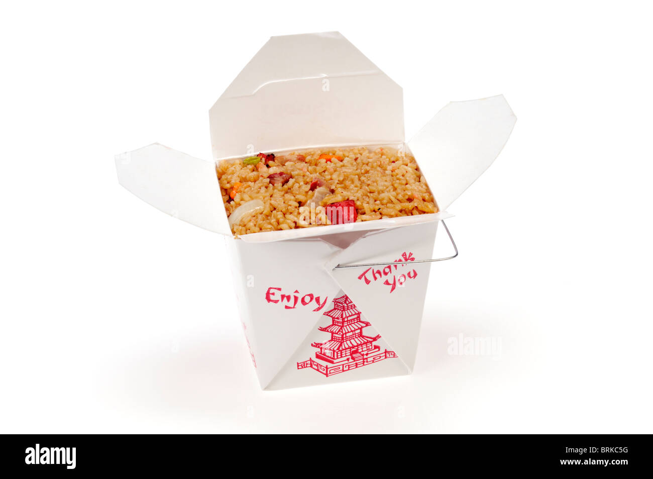 Abra la comida china para llevar el cartón de cerdo con arroz frito sobre fondo blanco cortado Foto de stock