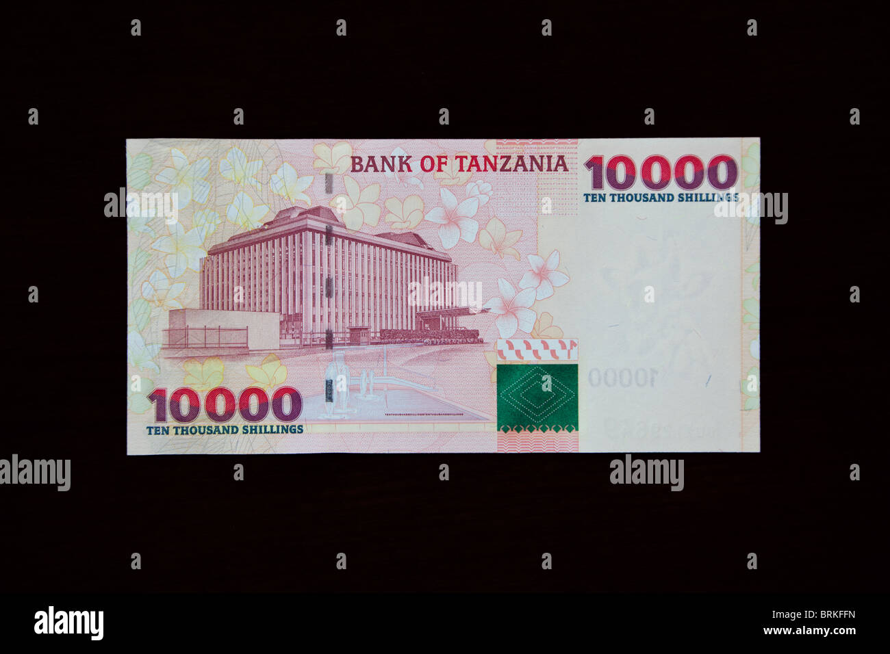 Billetes de Tanzania. 10.000 chelines, Banco de Tanzania, Dar es Salaam, en la espalda, serie 2003. Foto de stock