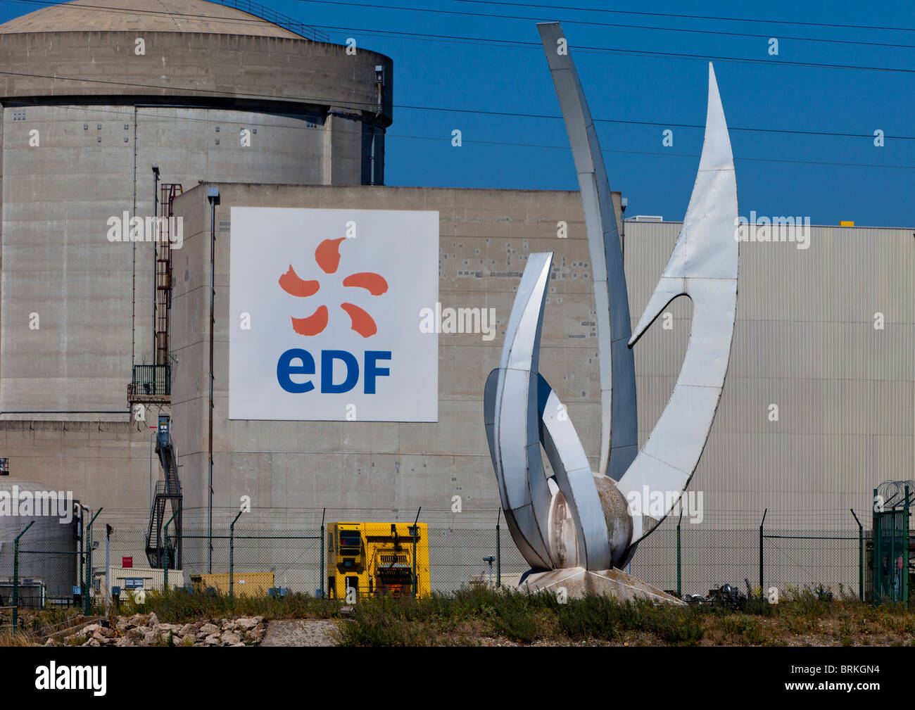 Obra de arte en la estación de energía nuclear en Francia Foto de stock