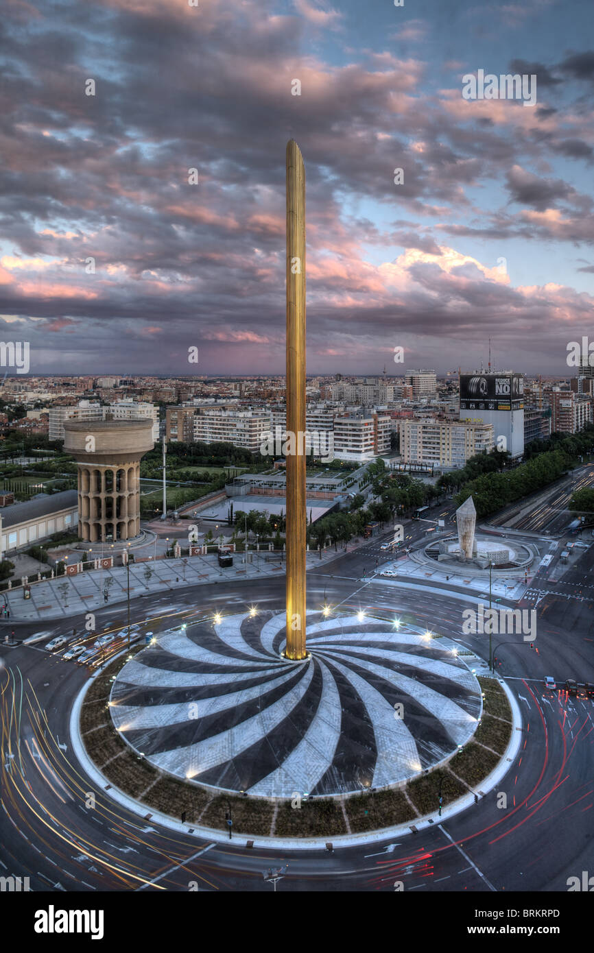 Caja Madrid Obelisco o monumento, por Santiago Calatrava, Plaza de  Castilla, Madrid Fotografía de stock - Alamy