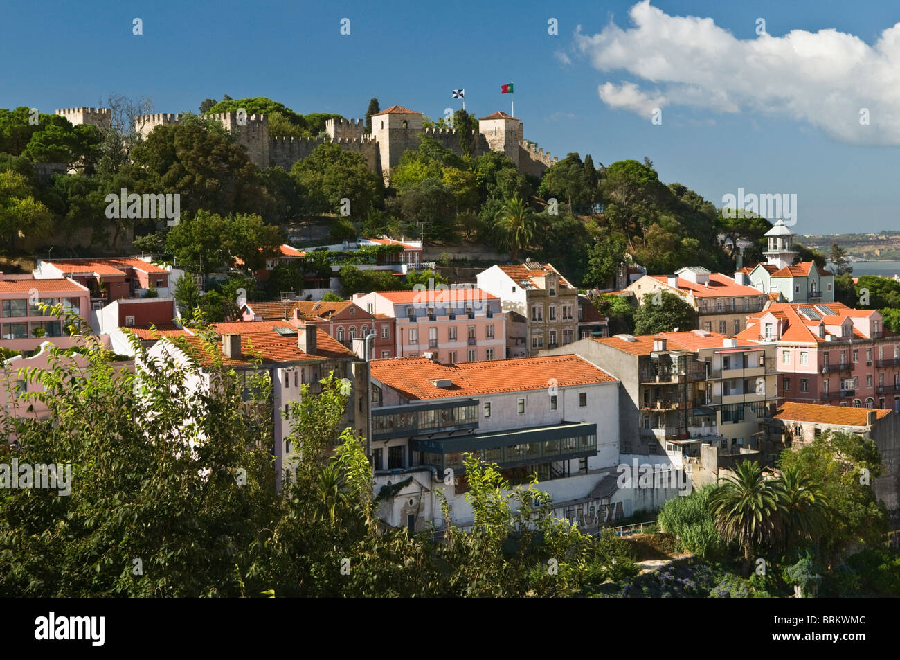 Vista de la ciudad para el castillo de Lisboa Portugal Foto de stock