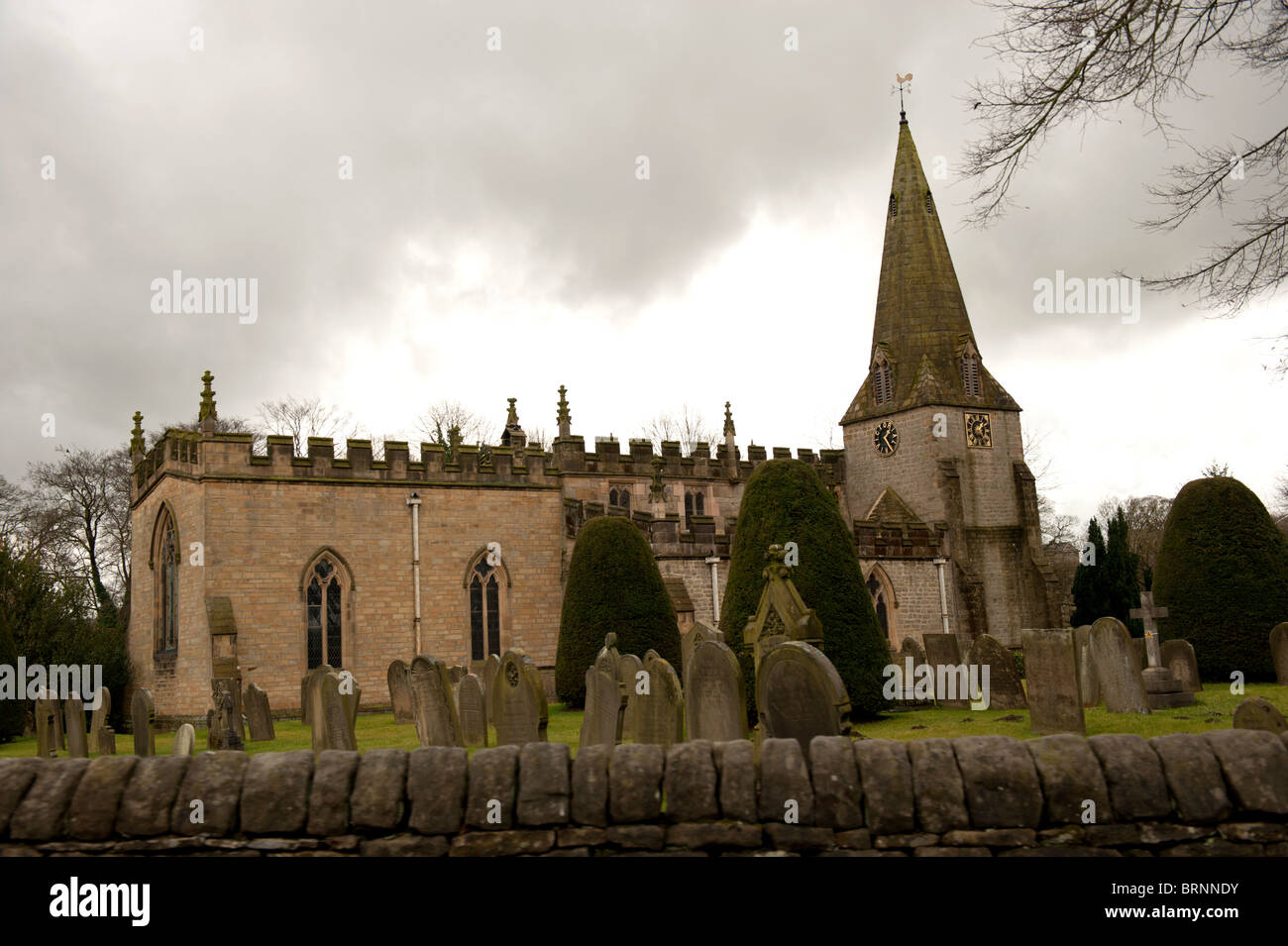 Baslow iglesia de pueblo Derbyshire, Reino Unido Foto de stock