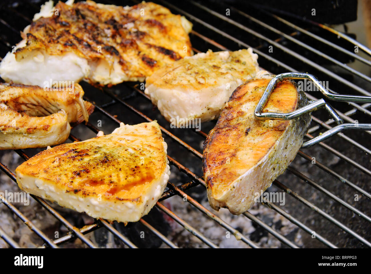 Grillen Fischsteak - filete de pescado cocinado 16 Foto de stock