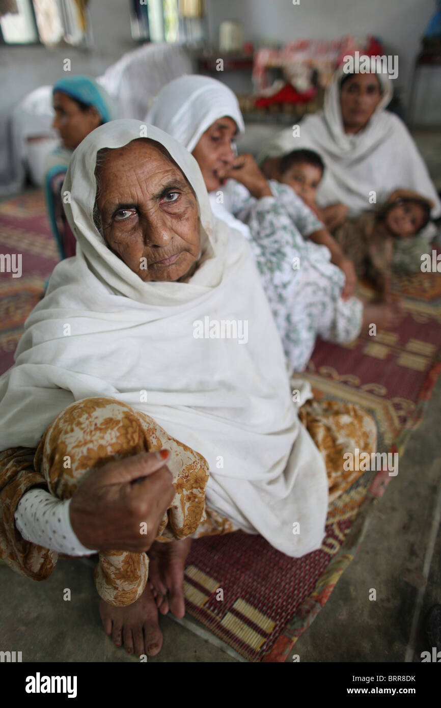Las víctimas de las graves inundaciones en Pakistán (2010). Foto de stock